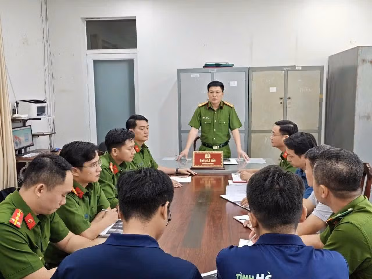 Đại tá Lê Vấn, Trưởng Phòng CSHS Công an TP Đồng Nai chỉ đạo việc tổ chức bắt giữ nhóm giang hồ mạng.