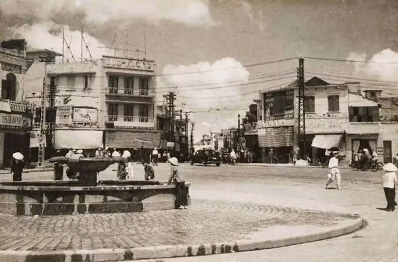 Hình ảnh cũ về quảng trường Đông Kinh Nghĩa Thục. Ảnh: Tư liệu