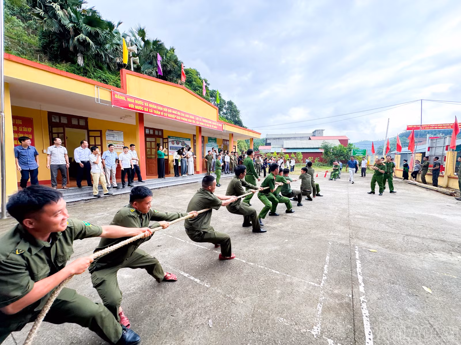 Các hoạt động giao lưu văn nghệ, thể thao tại ngày hội.