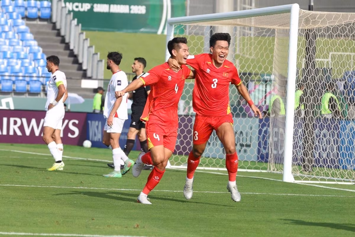 Hai bàn thắng của U23 Việt Nam đều đến từ những tình huống phạt góc.