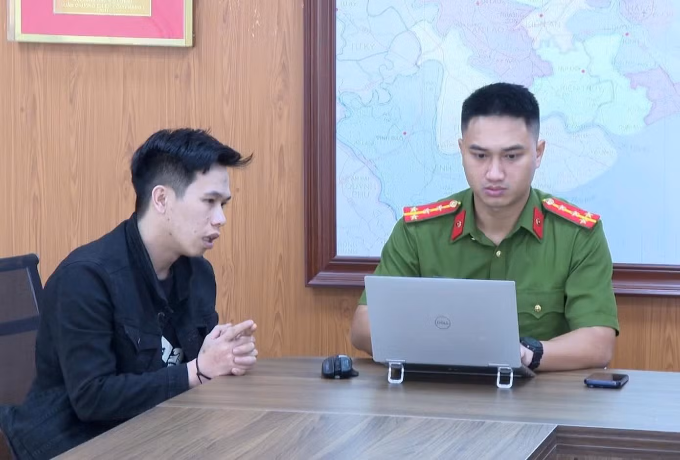 Đối tượng Nguyễn Thanh Sơn và Trần Thanh Sang tại cơ quan điều tra.