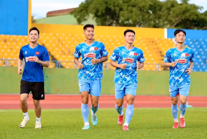 Các tuyển thủ trẻ của PVF CAND phải tập riêng.