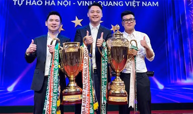 Giám đốc điều hành Nguyễn Quốc Tuấn và Trưởng đoàn Đào Việt Anh từ nhiệm khỏi vị trí ở CLB Hà Nội.