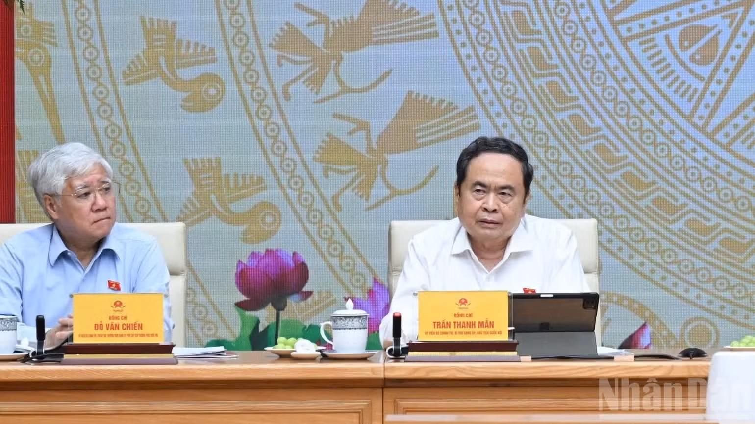 Chủ tịch Quốc hội Trần Thanh Mẫn và Phó Chủ tịch Thường trực Quốc hội Đỗ Văn Chiến tại hội nghị. (Ảnh: TRẦN HẢI)