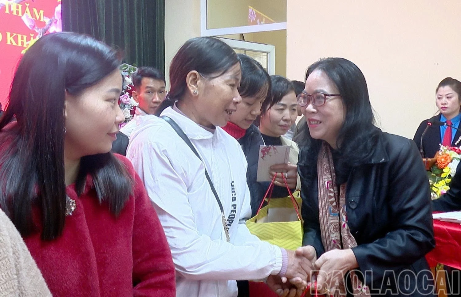 dc-hanh-tang-qua-6482.jpg