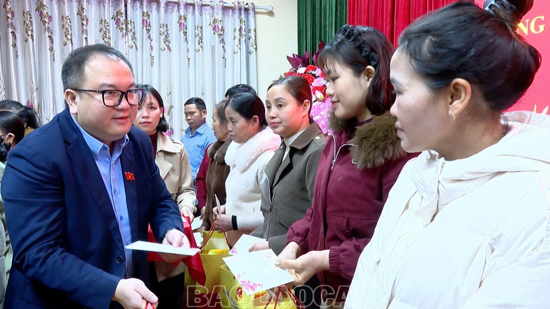 dc-nghia-tang-qua-2-1287.jpg