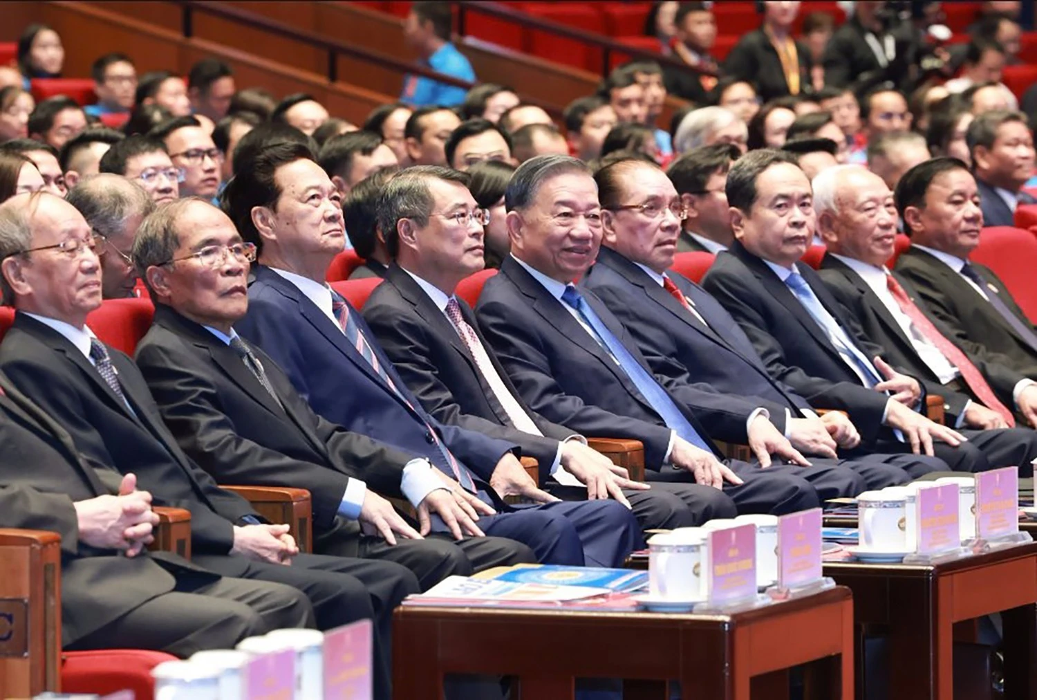 tbt-va-dai-bieu-du-dai-hoi.jpg