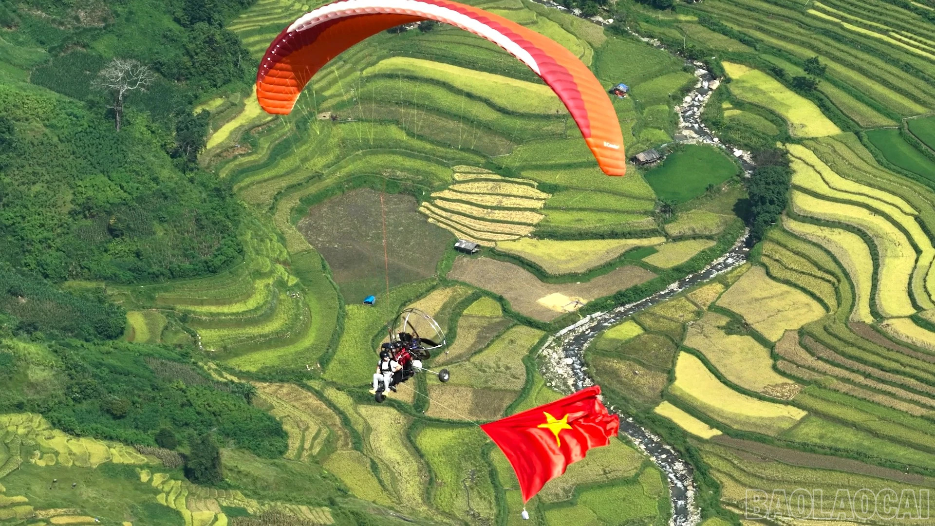 baolaocai-br_bay-tren-mua-vang.jpg