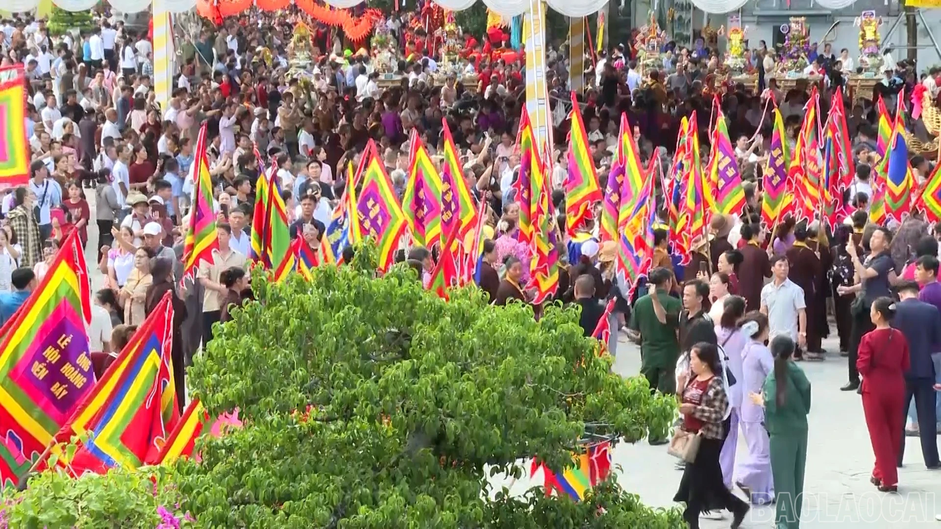 baolaocai-br_du-khach-bao-ha.jpg