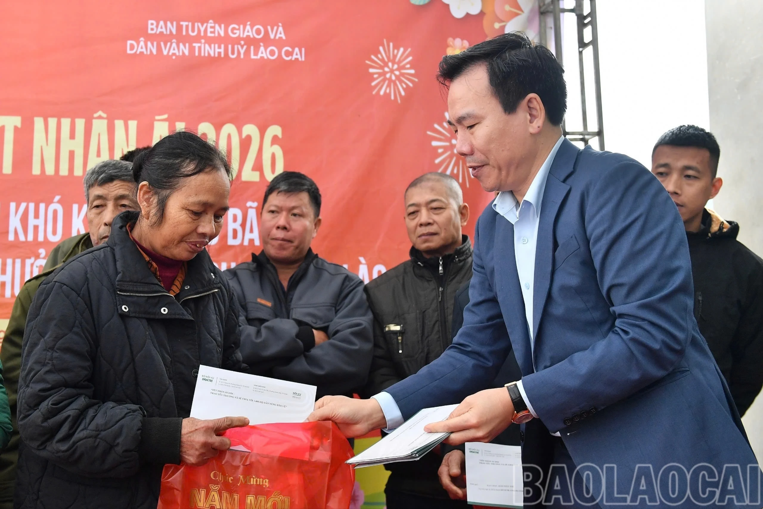 dc-huy-tang-qua-7945.jpg