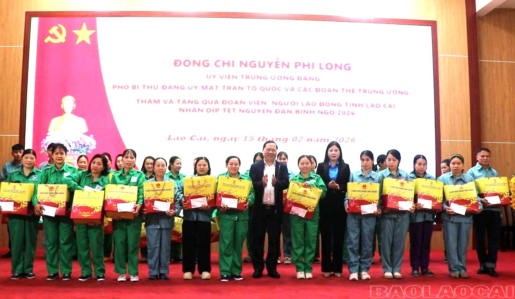 tang-qua-cong-nhna-5818.jpg