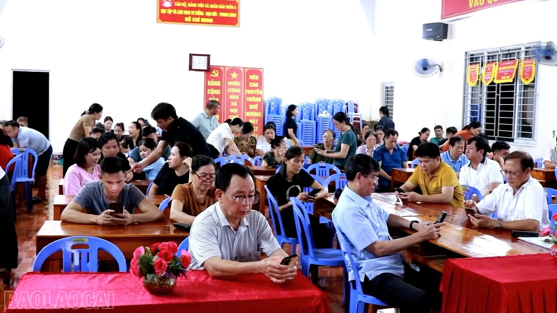 baolaocai-bl_nguoi-dan-duoc-ho-tro-cai-dat-phan-mem-cds.jpg
