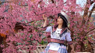 Mùa hoa đầu tiên