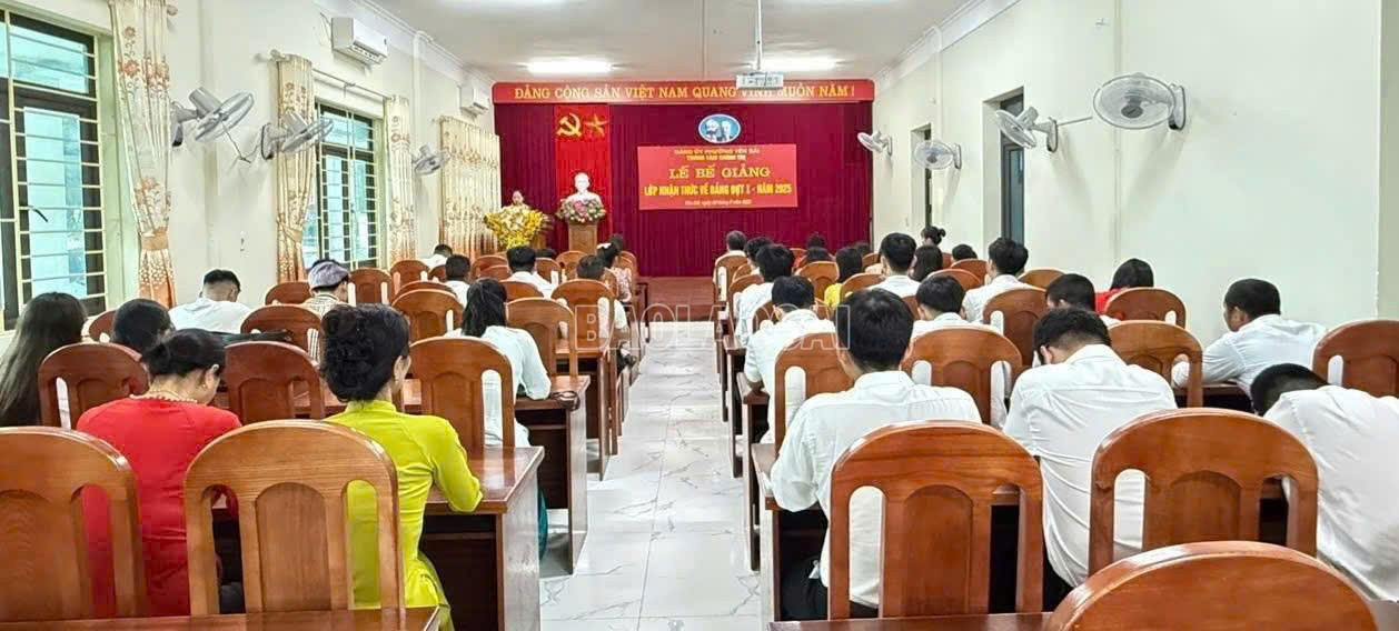 Quang cảnh Lễ bế giảng lớp học. baolaocai-c_z6958348113906-3bbf860816c2c42382a44d90ac1e0cc1.jpg