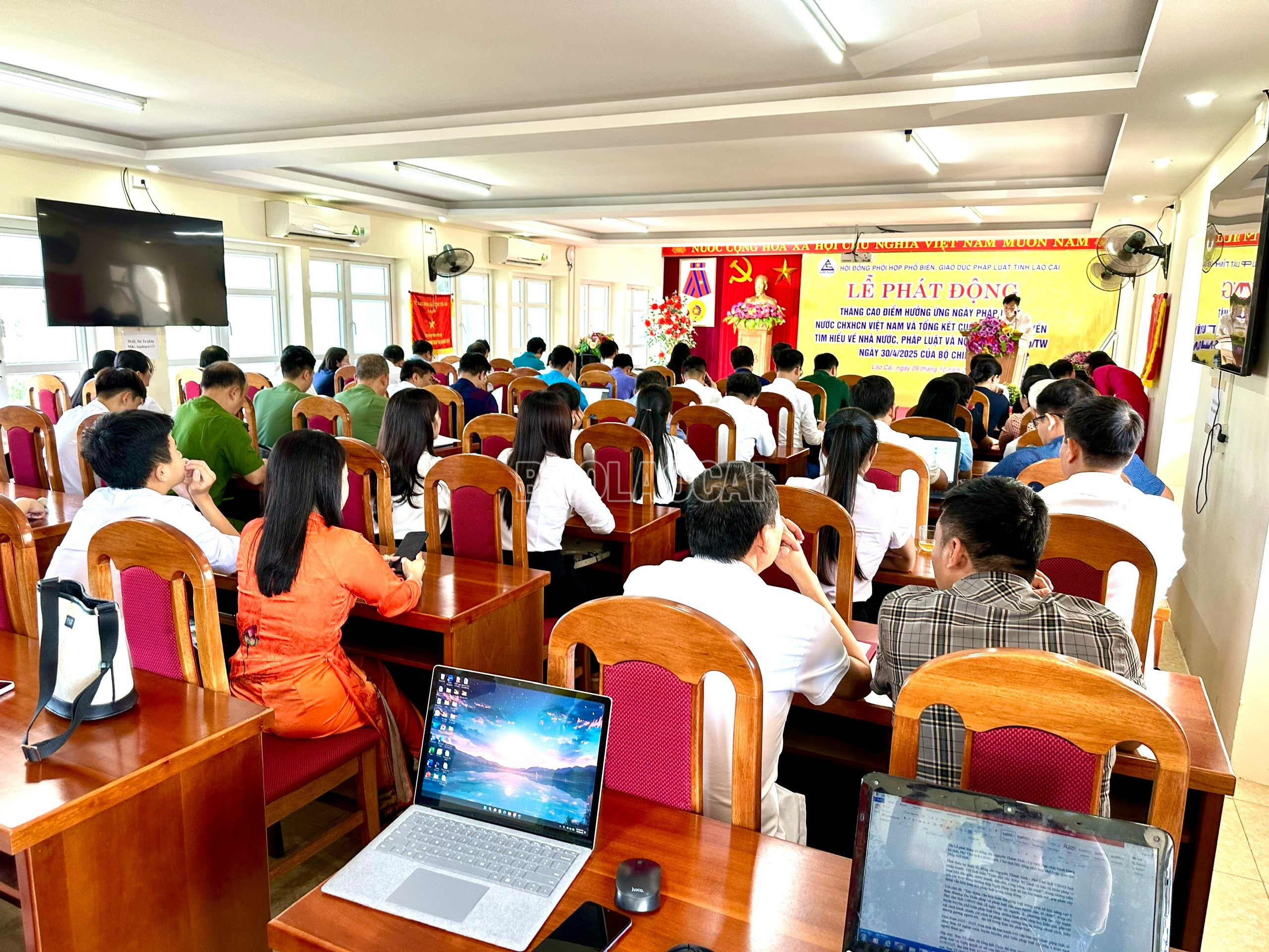 Toàn cảnh lễ phát động. baolaocai-c_z7098025692057-451daa291f5bfcac171b36577a3b1b8b.jpg