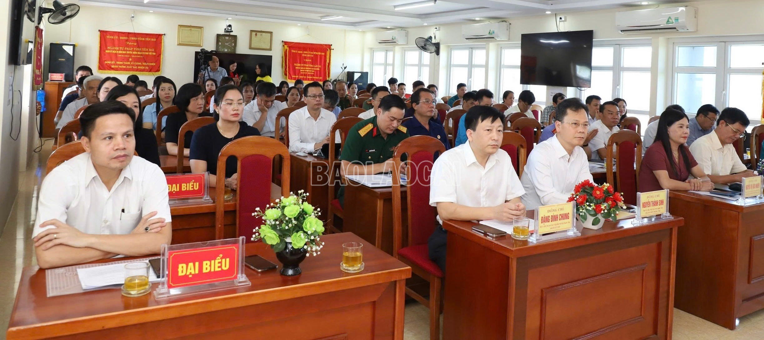 Các đại biểu tham dự buổi lễ phát động. baolaocai-c_z7098257556363-ae3670f11dd933d153d21f8eda6309ab.jpg