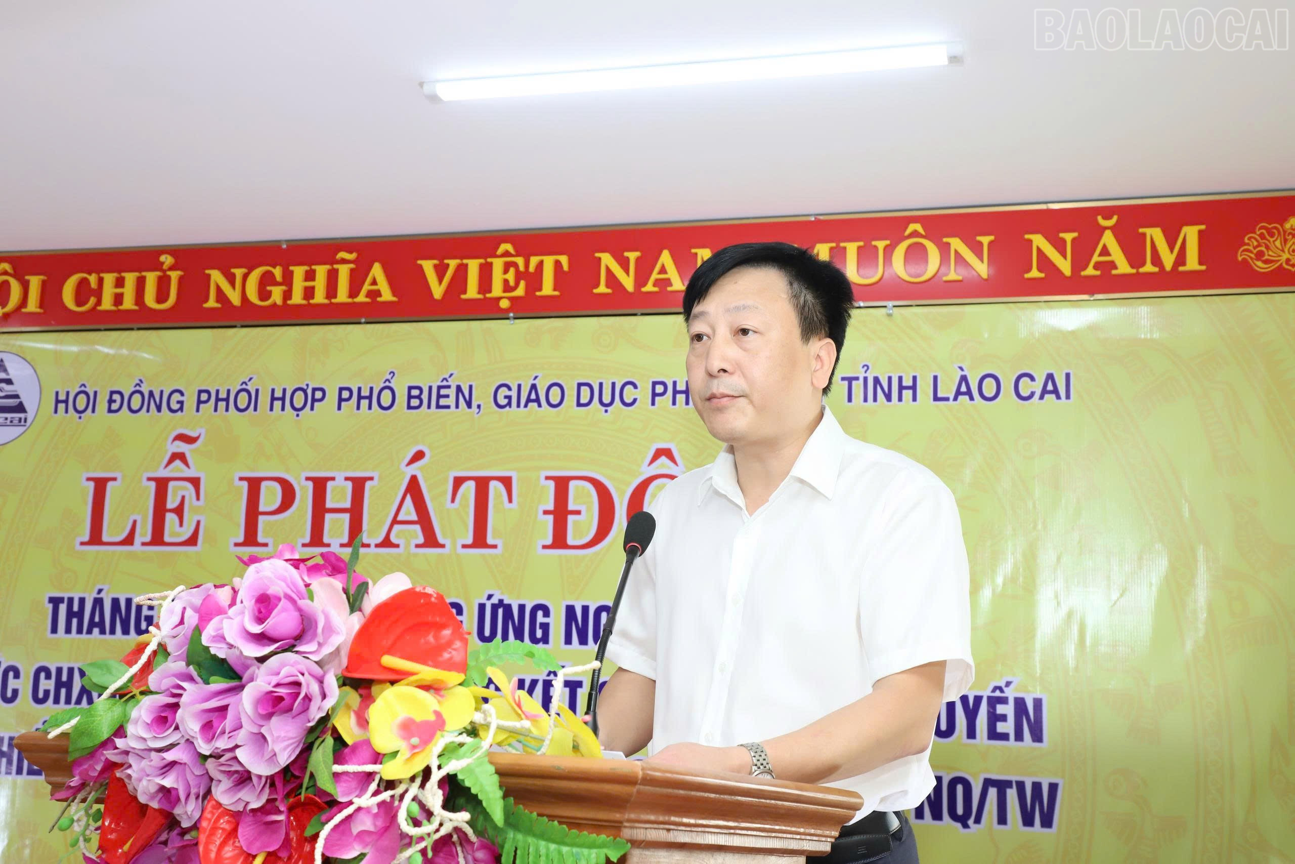 Đồng chí Đặng Đình Chung - Giám đốc Sở Tư pháp báo cáo kết quả xây dựng, thi hành pháp luật giai đoạn 2023 - 2025. baolaocai-tr_z7098204788185-6cff5b2811cd4ad0a95517fb07edb472.jpg