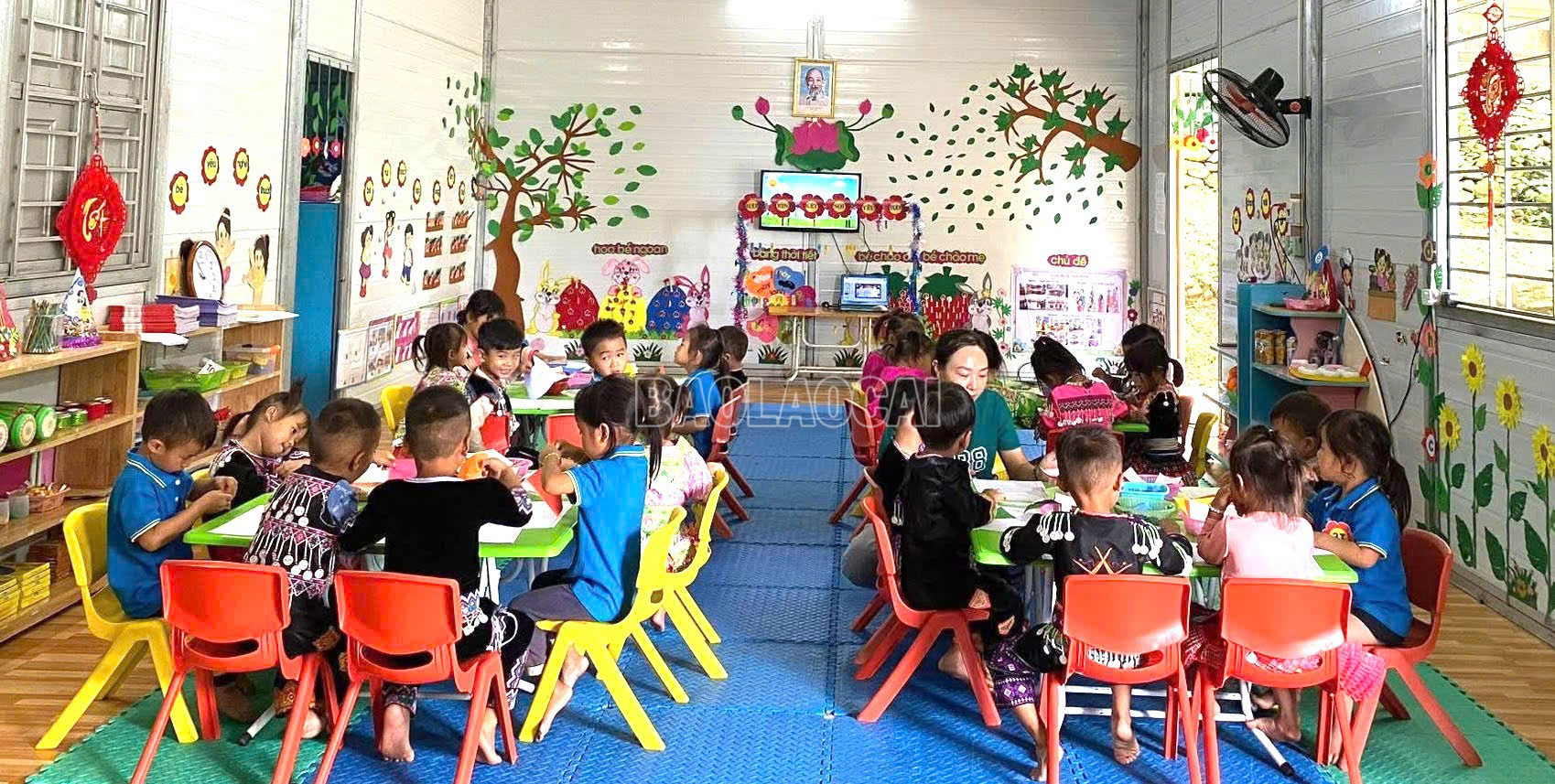 Các trường học được đầu tư khang trang. baolaocai-c_z7137707362078-c541d8a37ab2a9d624c7399e4778c26f.jpg