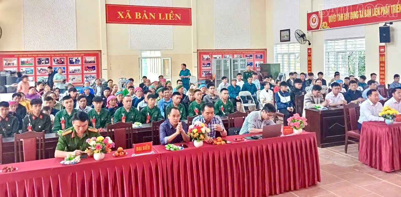 Các đại biểu tham dự buổi lễ.