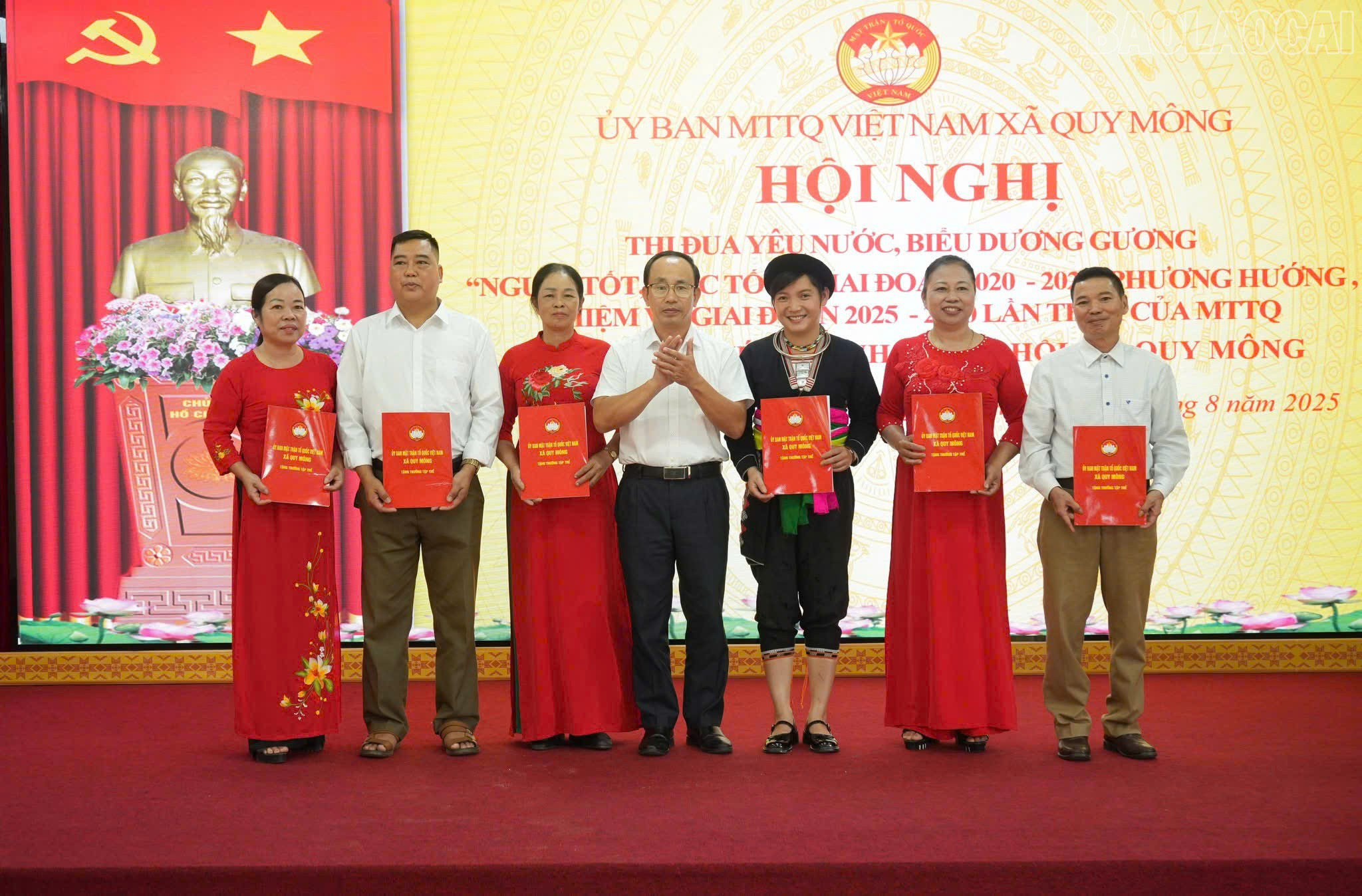Các tập thể điển hình tiên tiến được khen thưởng. baolaocai-tr_z6953873891577-df03dda76857c548a2574402622d77fb.jpg