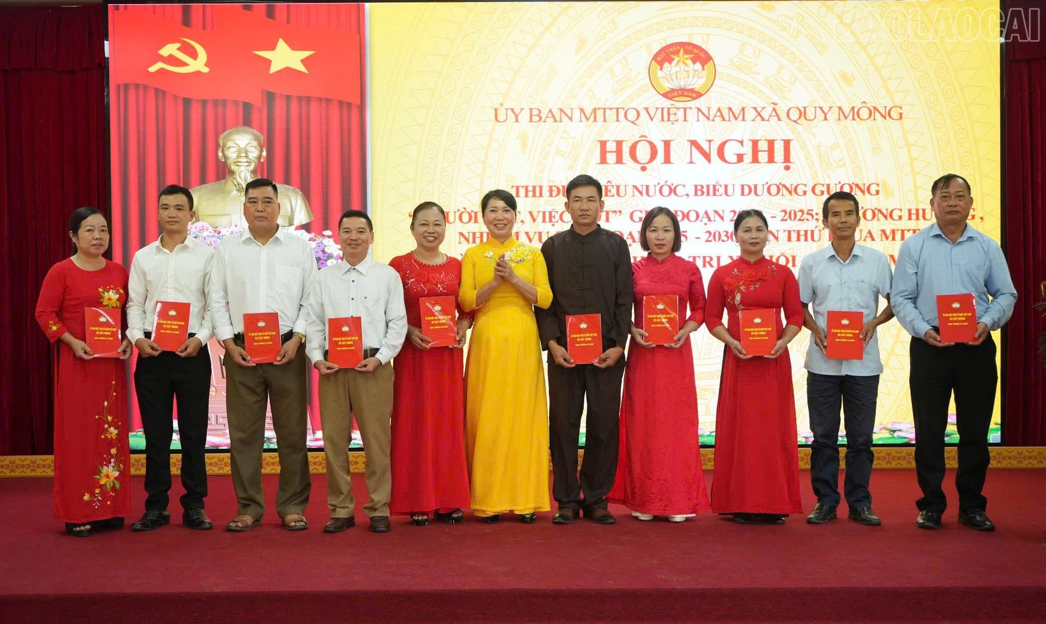 Các cá nhân điển hình tiên tiến được khen thưởng. baolaocai-tr_z6953873890410-1e738cfa30b9f6d981d047686ba74ad9.jpg