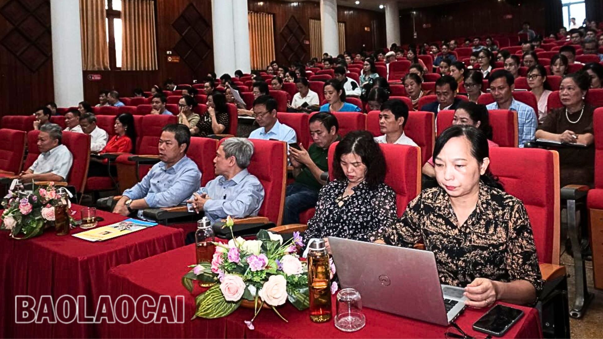 Các học viên trực tiếp thực hành sử dụng bộ công cụ (phần mềm) đánh giá, công nhận danh hiệu “Công dân học tập”. 3.jpg