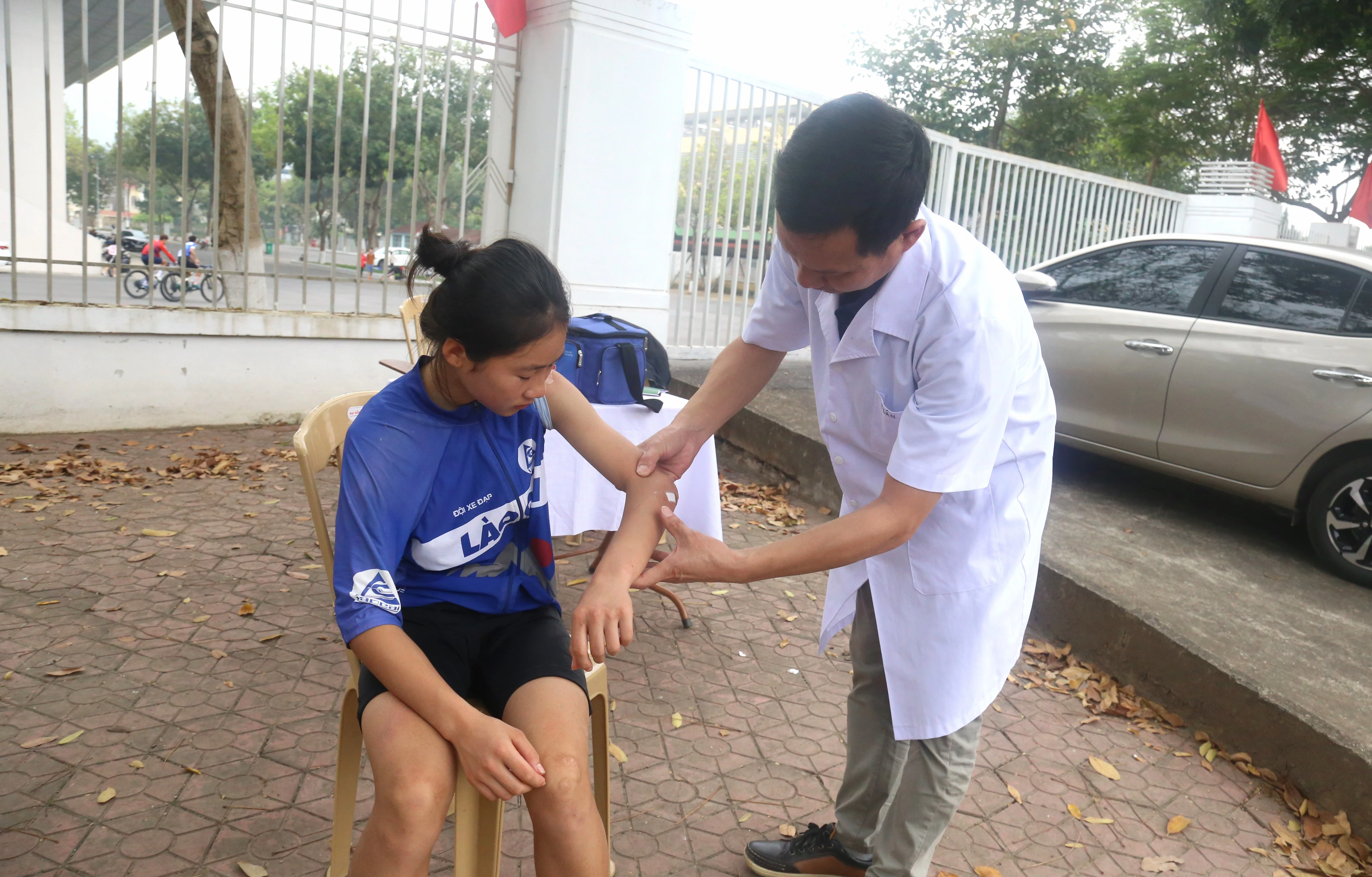 Chăm sóc y tế cho vđv chấn thương..JPG