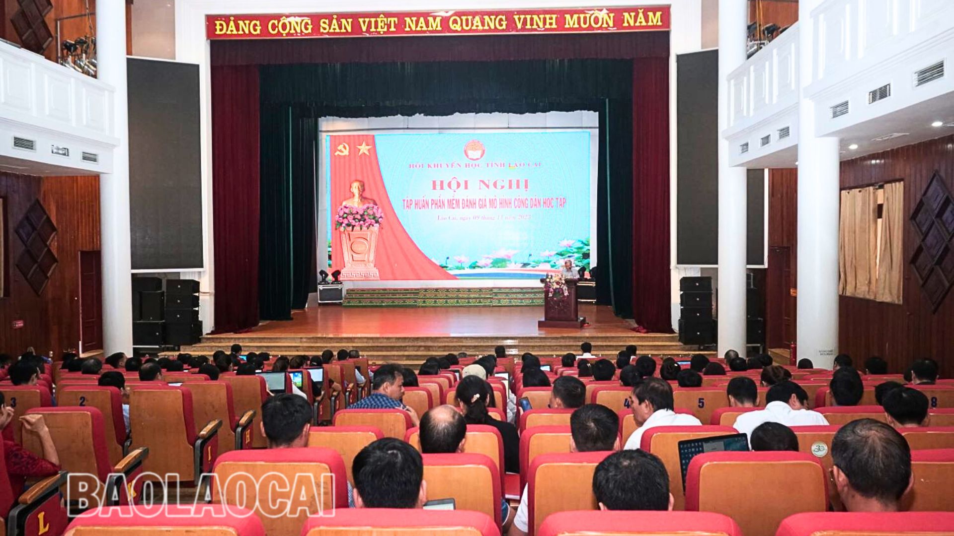 Quang cảnh Hội nghị tập huấn phần mềm đánh giá mô hình “Công dân học tập”. 1.jpg