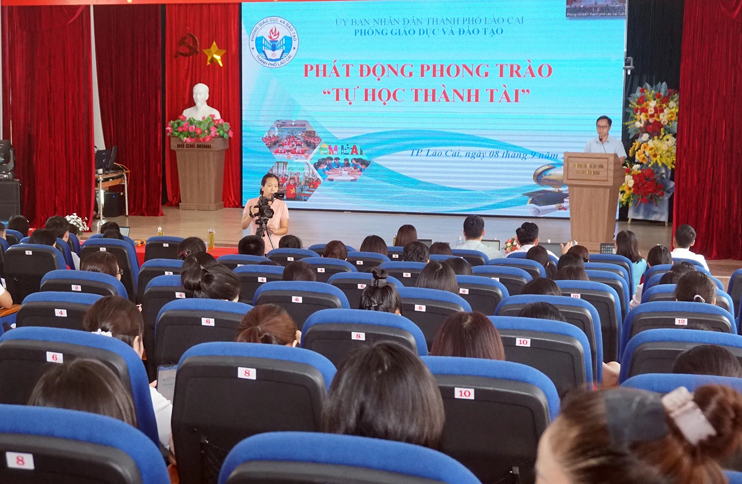 Quang cảnh Chương trình Phát động Phong trào “Tự học thành tài”.