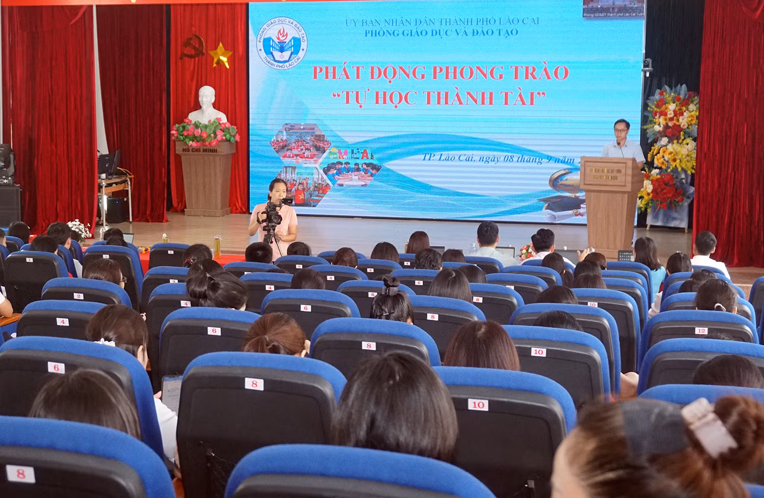 Quang cảnh Chương trình Phát động Phong trào “Tự học thành tài”.