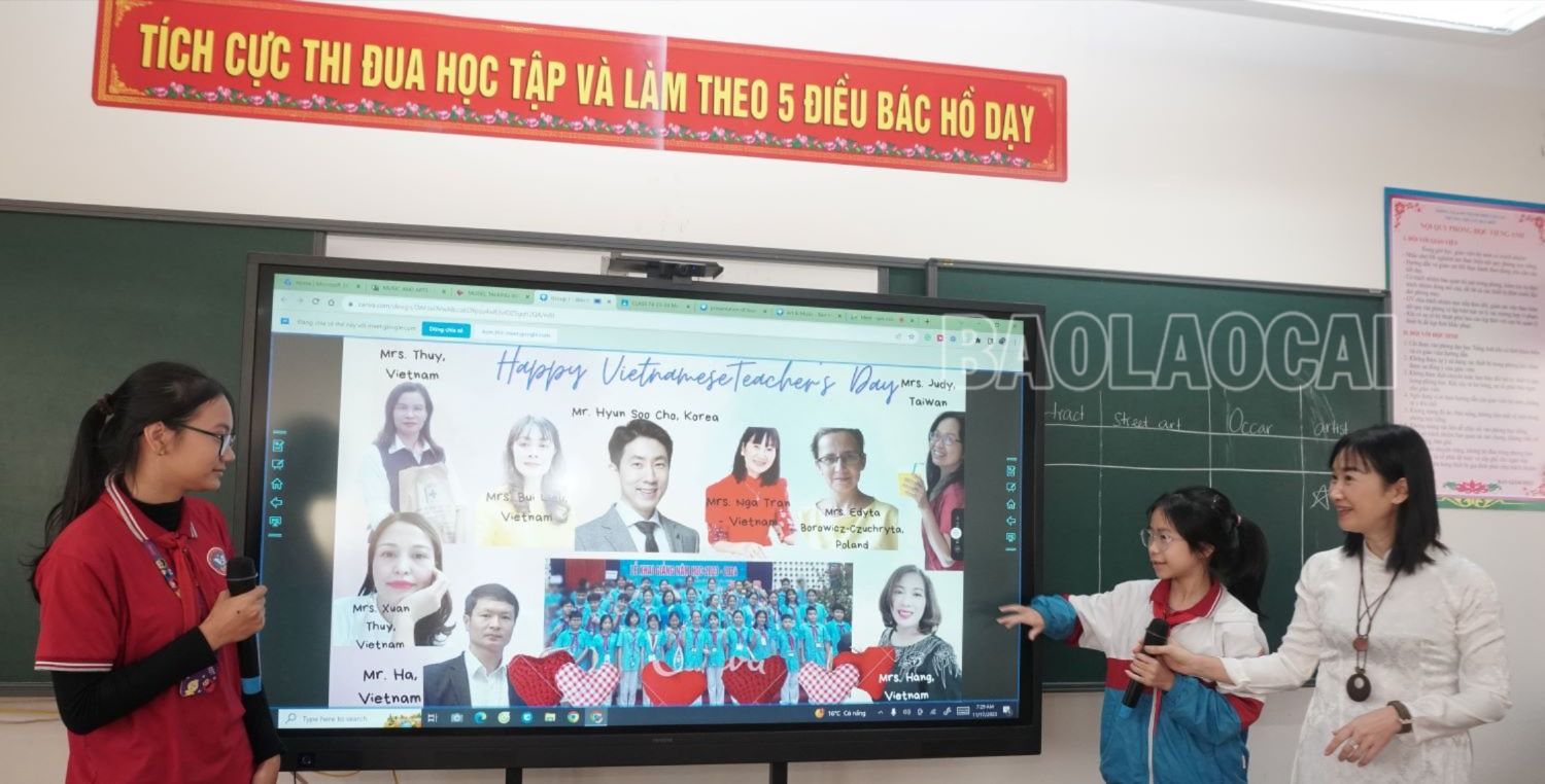 Học sinh Trường THCS Lê Quý Đôn bày tỏ sự tri ân đến các thầy cô giáo thông qua những tấm thiệp online. DSC05607.jpg