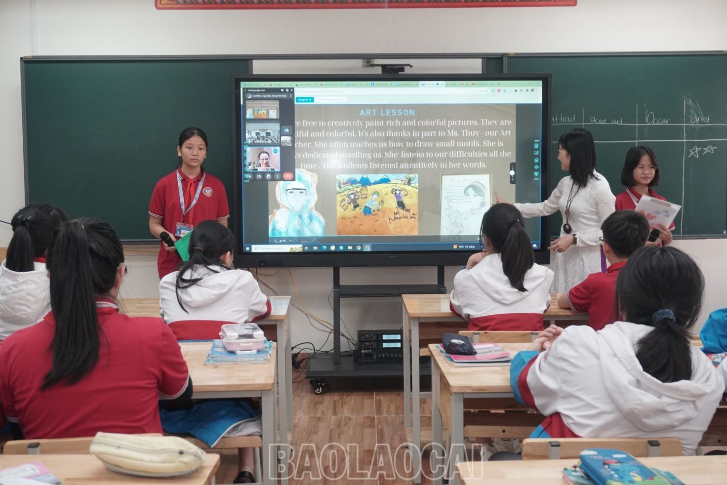 Học sinh tại Trường THCS Lê Quý Đôn thuyết trình, giới thiệu về âm nhạc và nghệ thuật truyền thống của Việt Nam đến bạn bè quốc tế. DSC05704.jpg