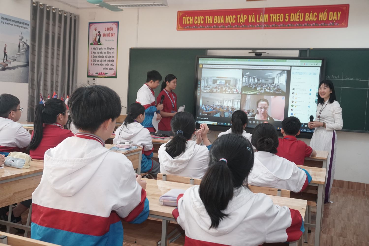 Tiết học kết nối là cơ hội để các em học sinh cơ hội giao lưu, hội nhập cùng bạn bè quốc tế. DSC05637.jpg