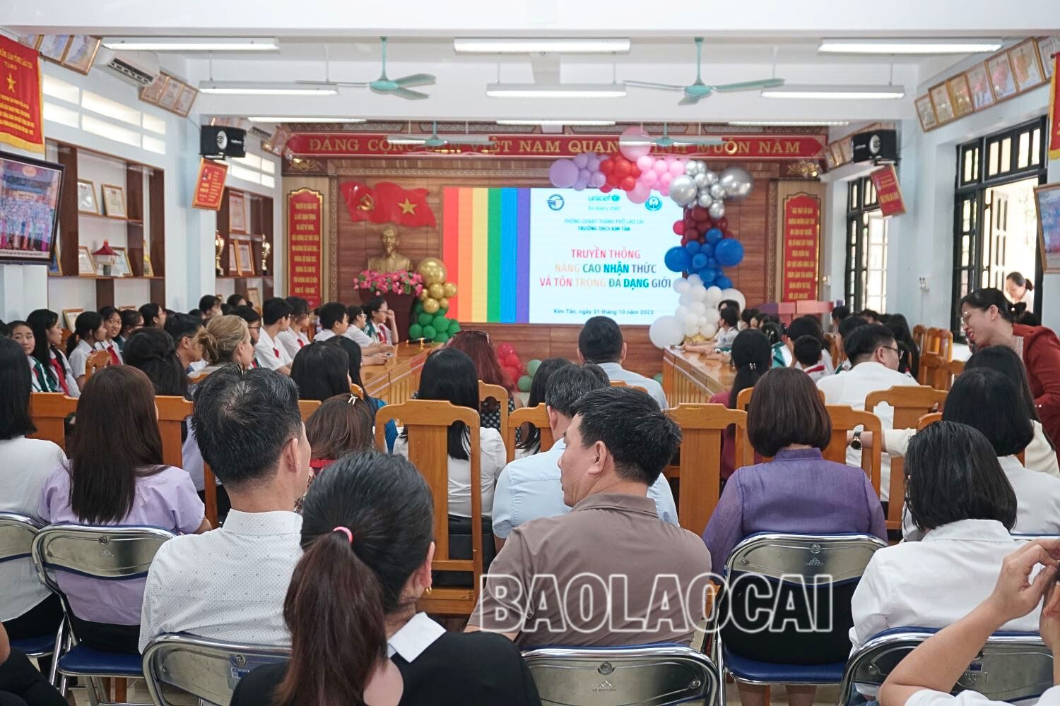 Quang cảnh hoạt động "Truyền thông nâng cao nhận thức và tôn trọng đa dạng giới". 1.jpg