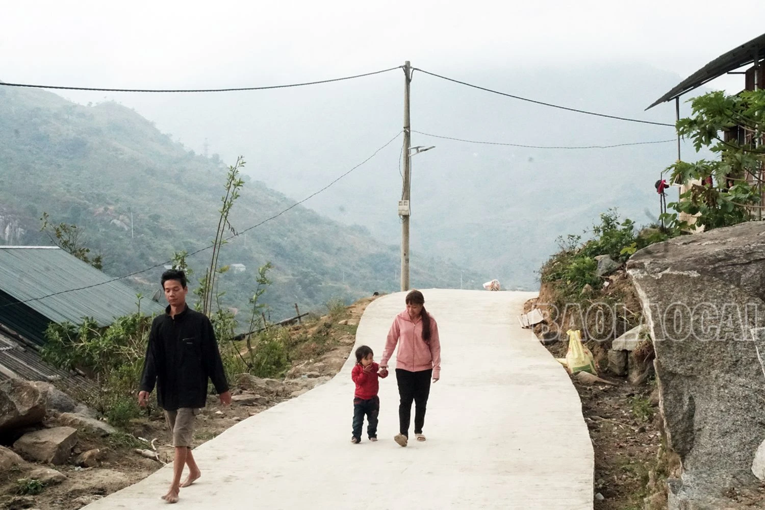 Tuyến đường giao thông nông thôn Cam 1 - Cam 2, thôn Bản Cam được hoàn thành và đưa vào sử dụng.