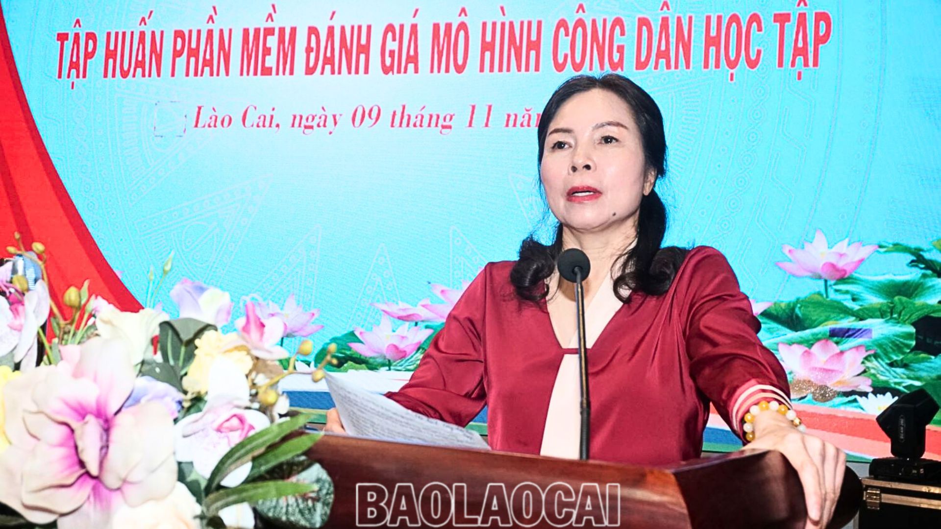 Đồng chí Dương Bích Nguyệt, Giám đốc Sở Giáo dục và Đào tạo phát biểu khai mạc hội nghị. 2.jpg