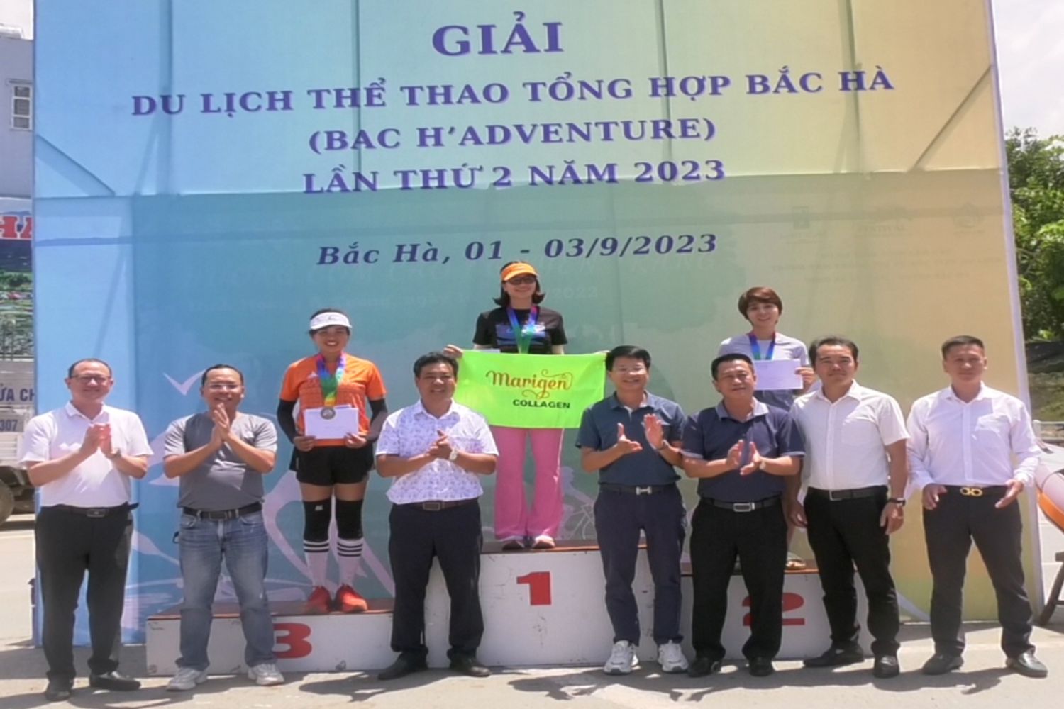 Trao giải nội dung nữ dưới 40 tuổi. Trao giải nội dung nữ dưới 40 tuổi.jpg