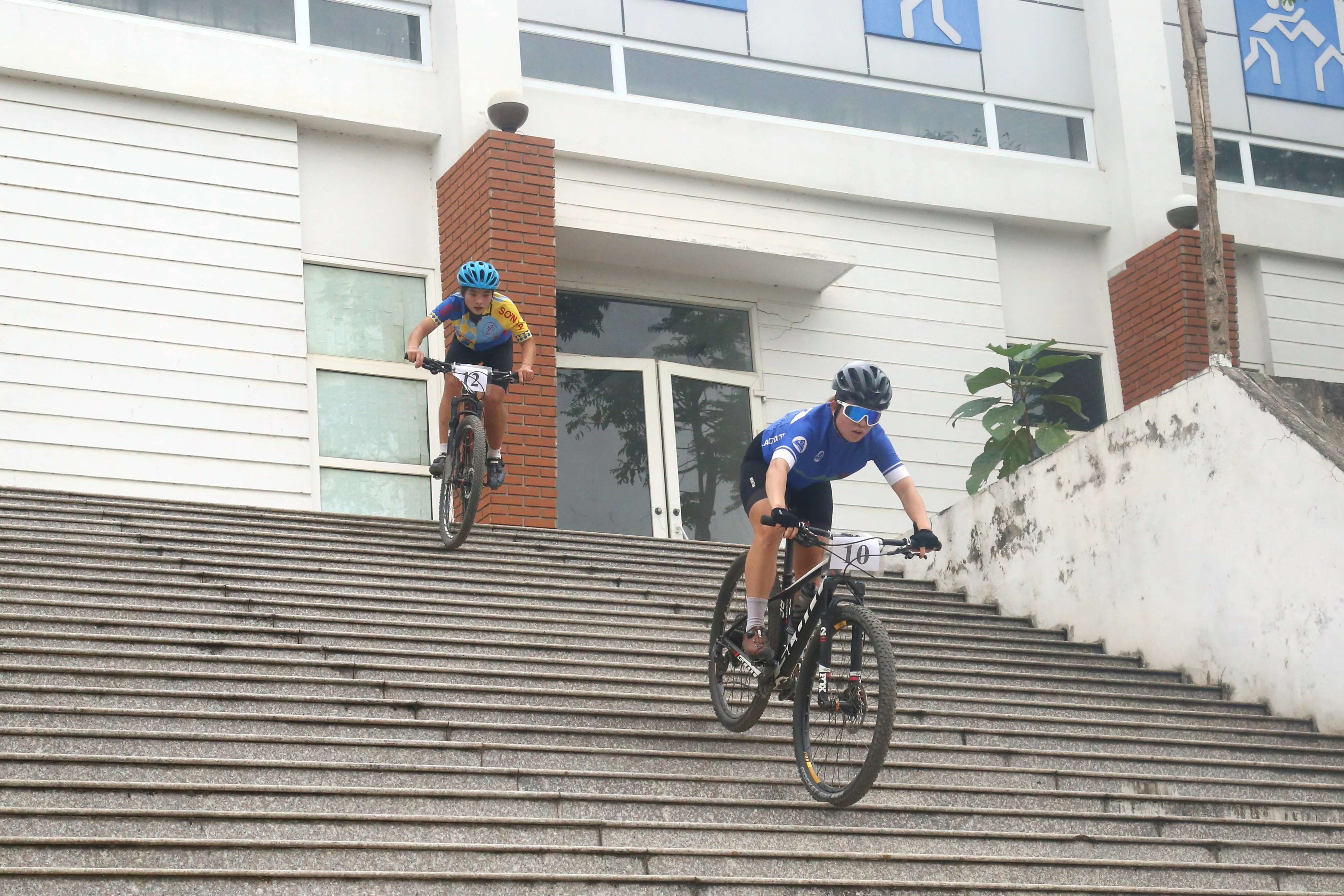 Vượt chướng ngại vật..JPG