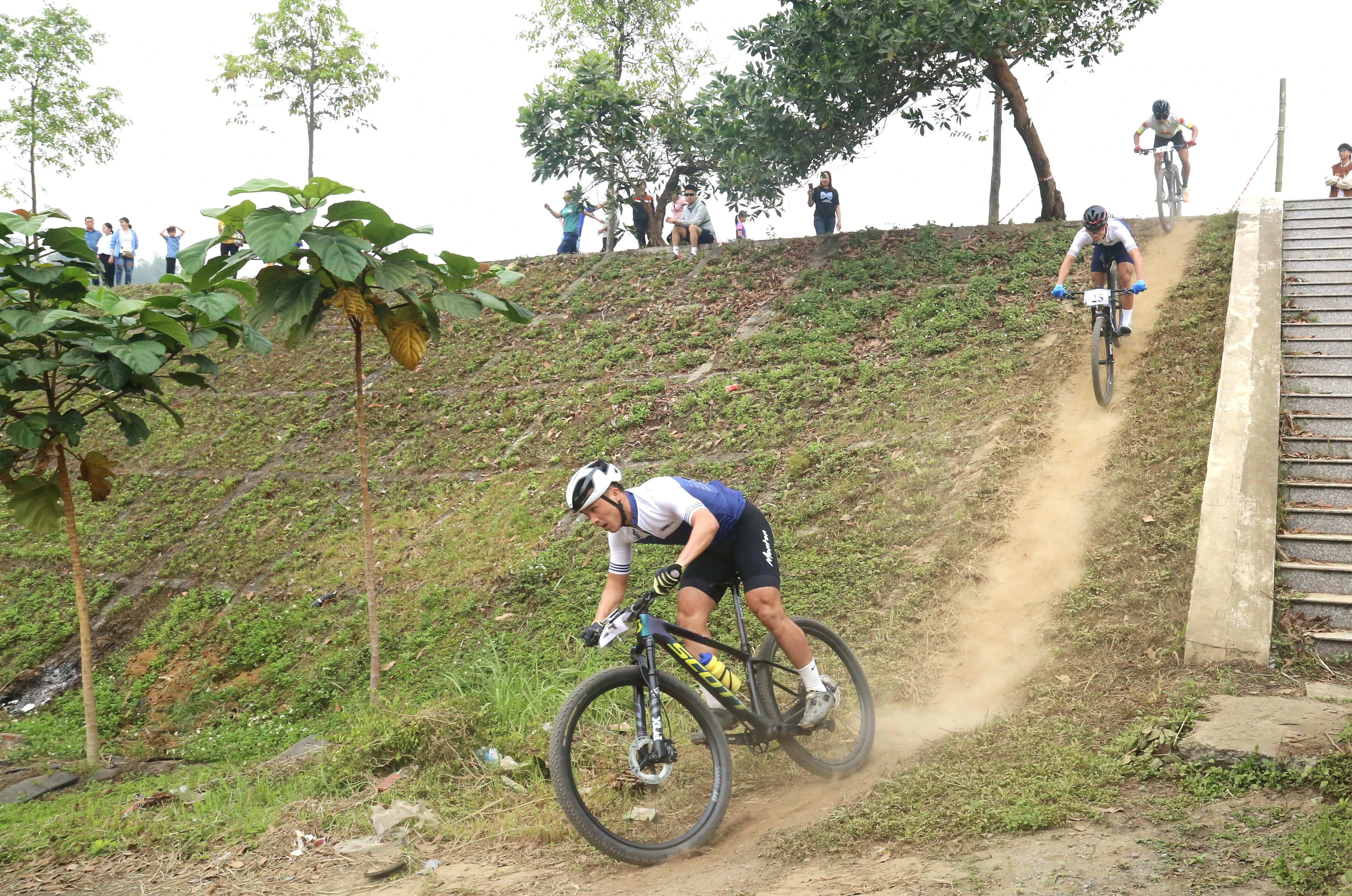 Vượt chướng ngại vật. (3).JPG