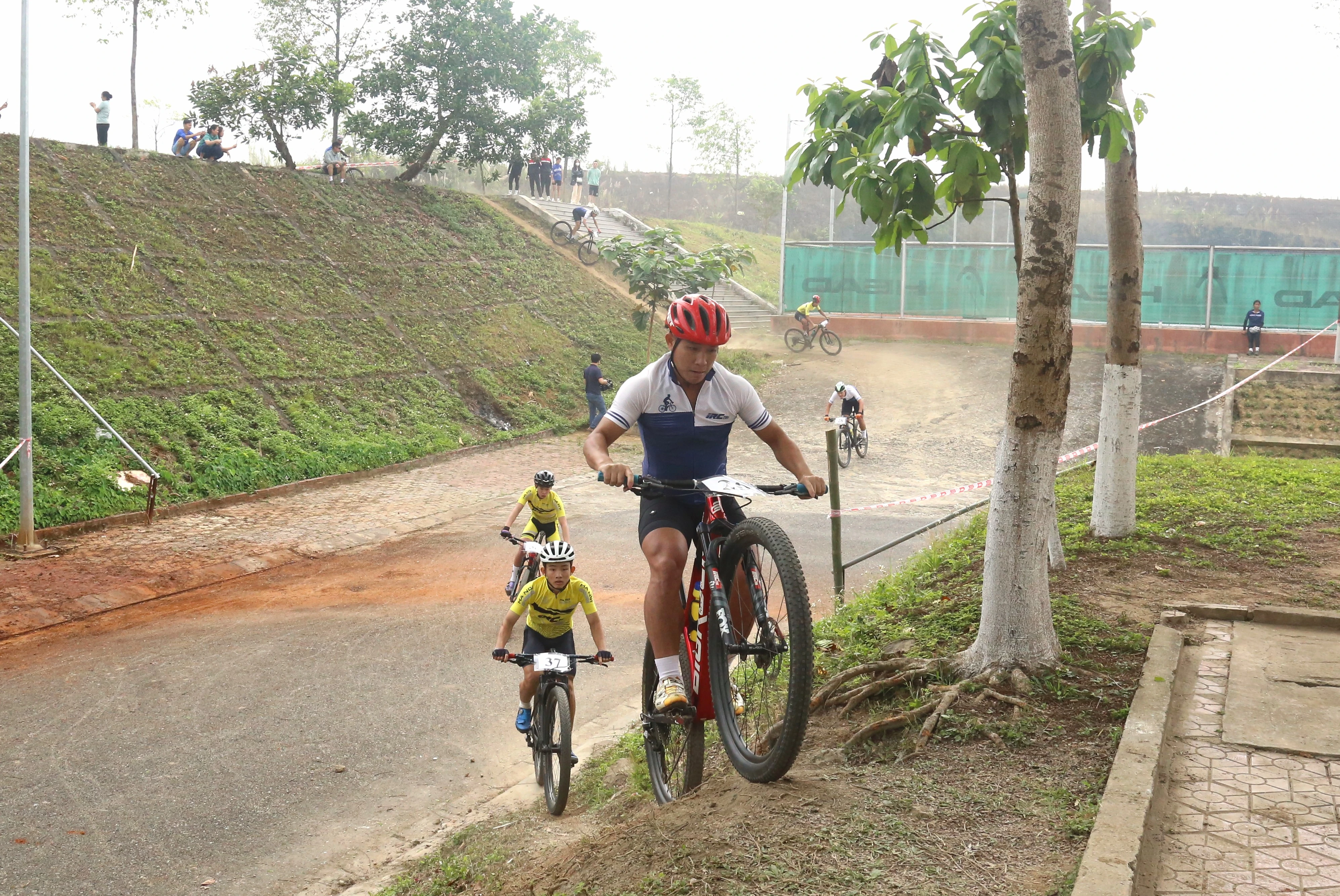 Vượt chướng ngại vật. (2).JPG