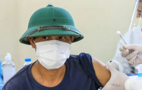 Nóng: Hướng dẫn mới nhất về thời gian tiêm vaccine COVID-19 mũi 3 và mũi 4 của Bộ Y tế - Ảnh 1. Nóng: Hướng dẫn mới nhất về thời gian tiêm vaccine COVID-19 mũi 3 và mũi 4 của Bộ Y tế - Ảnh 1.