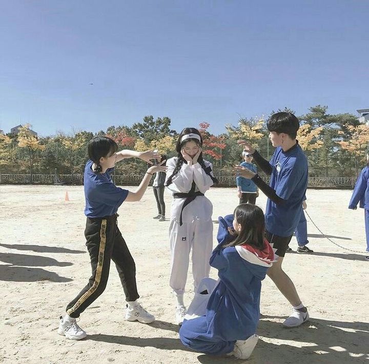 10 thói quen siêu đơn giản nhưng lại giúp kéo dài tuổi thọ mà bạn nên thực hiện ngay từ khi còn trẻ - Ảnh 8. Phơi nắng bổ sung vitamin D cho cơ thể