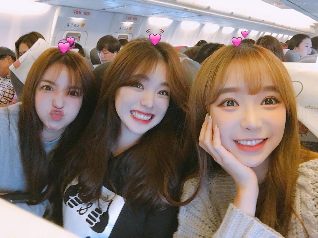 10 thói quen siêu đơn giản nhưng lại giúp kéo dài tuổi thọ mà bạn nên thực hiện ngay từ khi còn trẻ - Ảnh 7. Trò chuyện, dù là online cũng giúp cải thiện tâm trạng tốt hơn