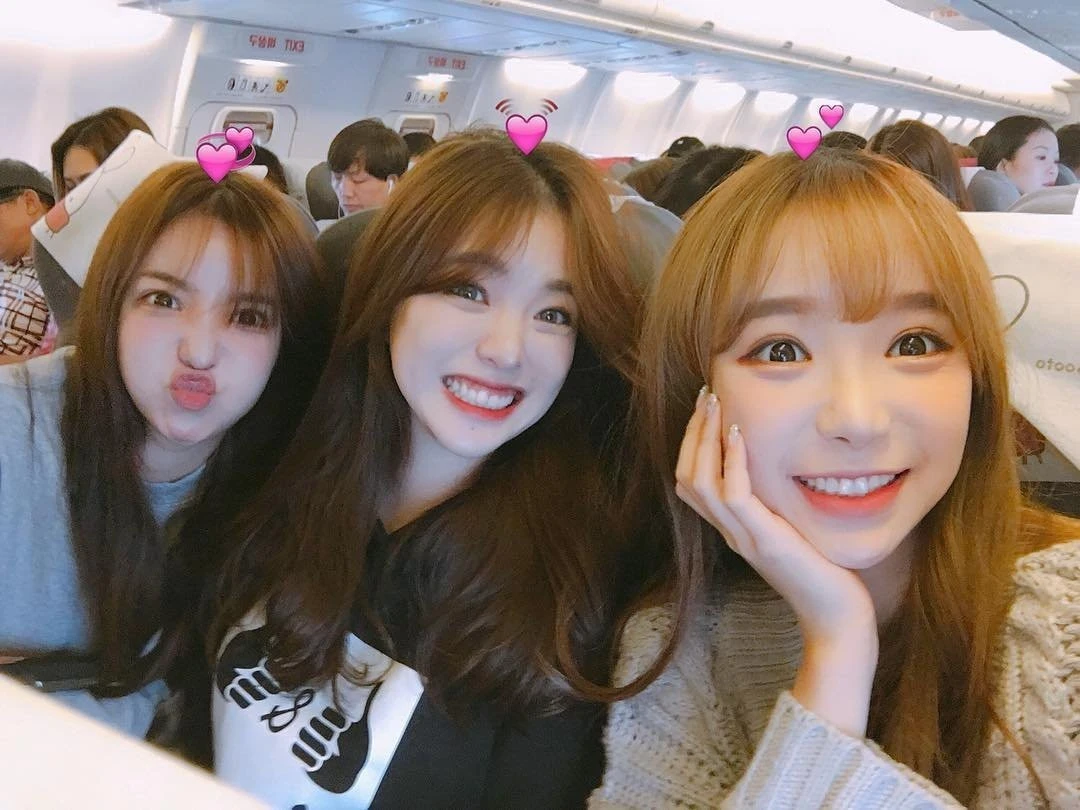 10 thói quen siêu đơn giản nhưng lại giúp kéo dài tuổi thọ mà bạn nên thực hiện ngay từ khi còn trẻ - Ảnh 7. Trò chuyện, dù là online cũng giúp cải thiện tâm trạng tốt hơn