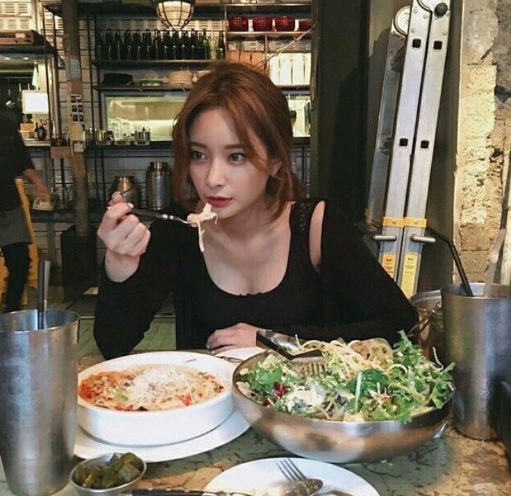 10 thói quen siêu đơn giản nhưng lại giúp kéo dài tuổi thọ mà bạn nên thực hiện ngay từ khi còn trẻ - Ảnh 1. Ăn nhiều rau xanh góp phần kéo dài tuổi thọ