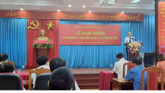 Khai giảng lớp trung cấp lý luận chính trị hệ không tập trung