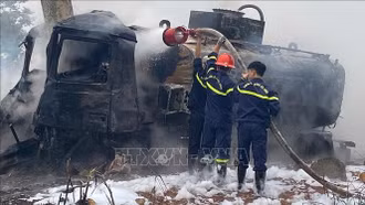 Cháy xe chở dầu trên cao tốc Nội Bài - Lào Cai khiến 2 người thương vong