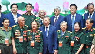 Gặp mặt cán bộ lão thành cách mạng, người có công, gia đình chính sách tiêu biểu