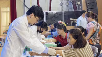 Hơn 600 cán bộ, công nhân, viên chức, người lao động được xét nghiệm miễn phí các bệnh lý về máu