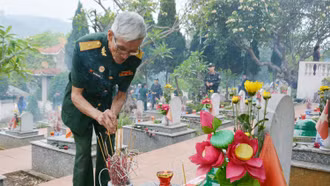 Hội Truyền thống Trường Sơn - Đường Hồ Chí Minh thành phố Lào Cai dâng hương tưởng niệm liệt sĩ